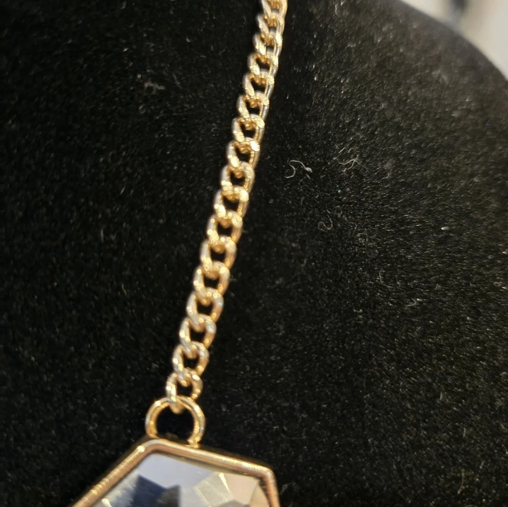 Elegant Gold and Black Statement Necklace